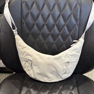 Lululemon slouchy sling bag 6l bone white color